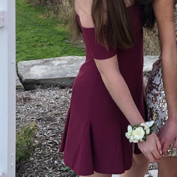 cinq a sept size 6 mini dress burgundy - Picture 5 of 5